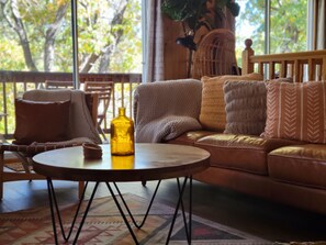 Smart-tv, eldstad, tv-spel och dvd-spelare