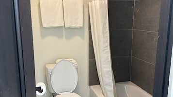 Basic Double Room | Bathroom | Towels, soap, shampoo, toilet paper