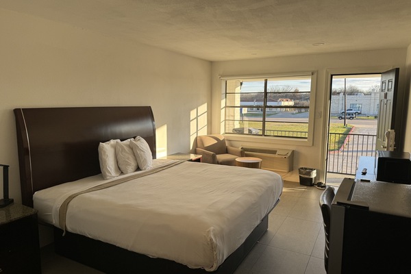 Premium bedding, memory foam beds, desk, soundproofing