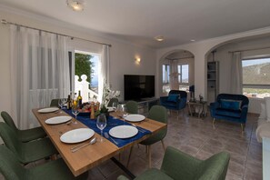 Dining - Villa Catherine (Costa Adeje)