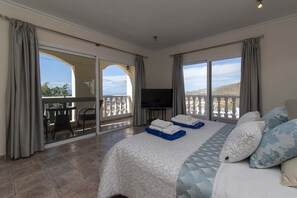 4 bedrooms, iron/ironing board, free WiFi, bed sheets - Villa Catherine (Costa Adeje)