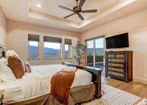 5 bedrooms, desk, iron/ironing board, travel cot - Highland Heights! Luxe Mountain VIEWS w/ Hot Tub (Colorado Springs)