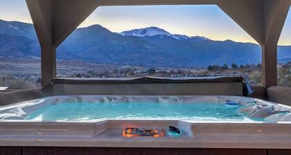 Highland Heights! Luxe Mountain VIEWS w/ Hot Tub