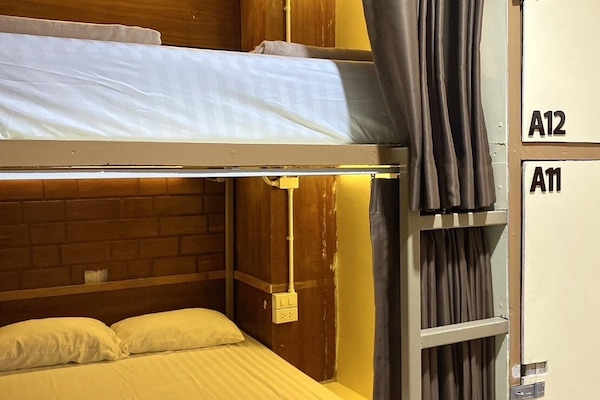 Dormitorio compartido Deluxe | Wifi gratis y ropa de cama