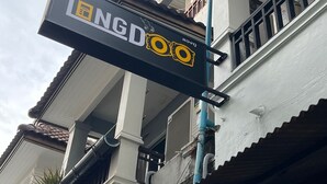 A building with a sign that reads "LNGD". - Long Doo Hostel (Ko Phi Phi)