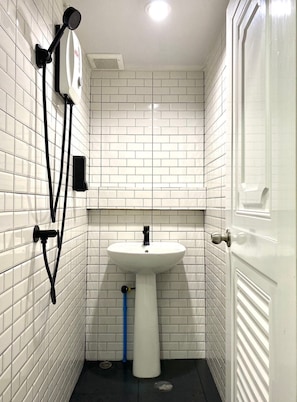 Dusche, Bidet, Handtücher