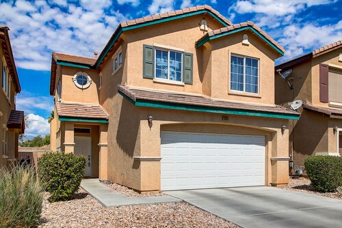 Unpretentious 2 Story 3 Bedroom Home in North Las Vegas Sleeps 6