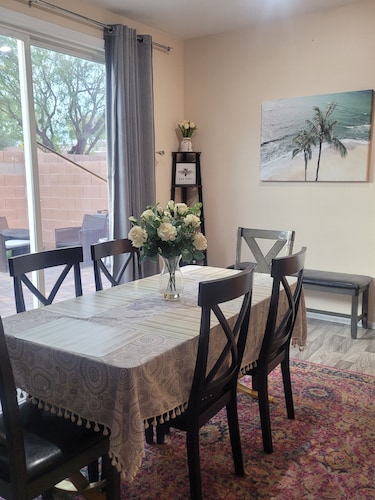 Comfortable 3 Bedroom 2.5 Bath Family Home in North Las Vegas