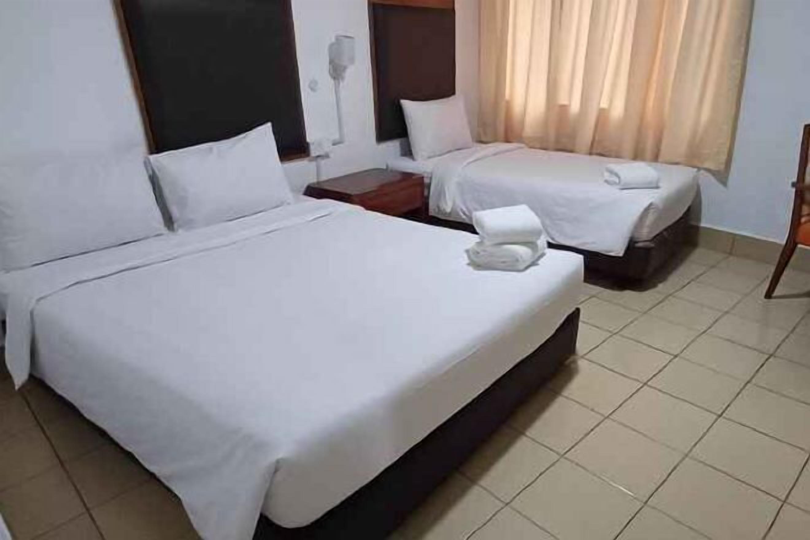 Copriletto in piuma, una scrivania, ferro/asse da stiro, Wi-Fi gratuito