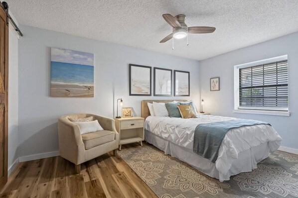 3 bedrooms, desk, iron/ironing board