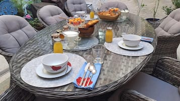 Free daily continental breakfast