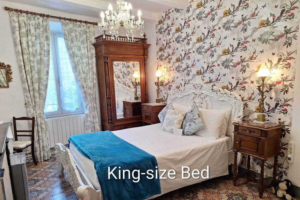 Deluxe Double Room, 1 King Bed, Village View | Free WiFi