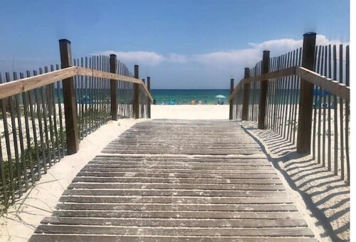 Cozy, Beachy, King Bed| Walk to Beach | Bring Fido