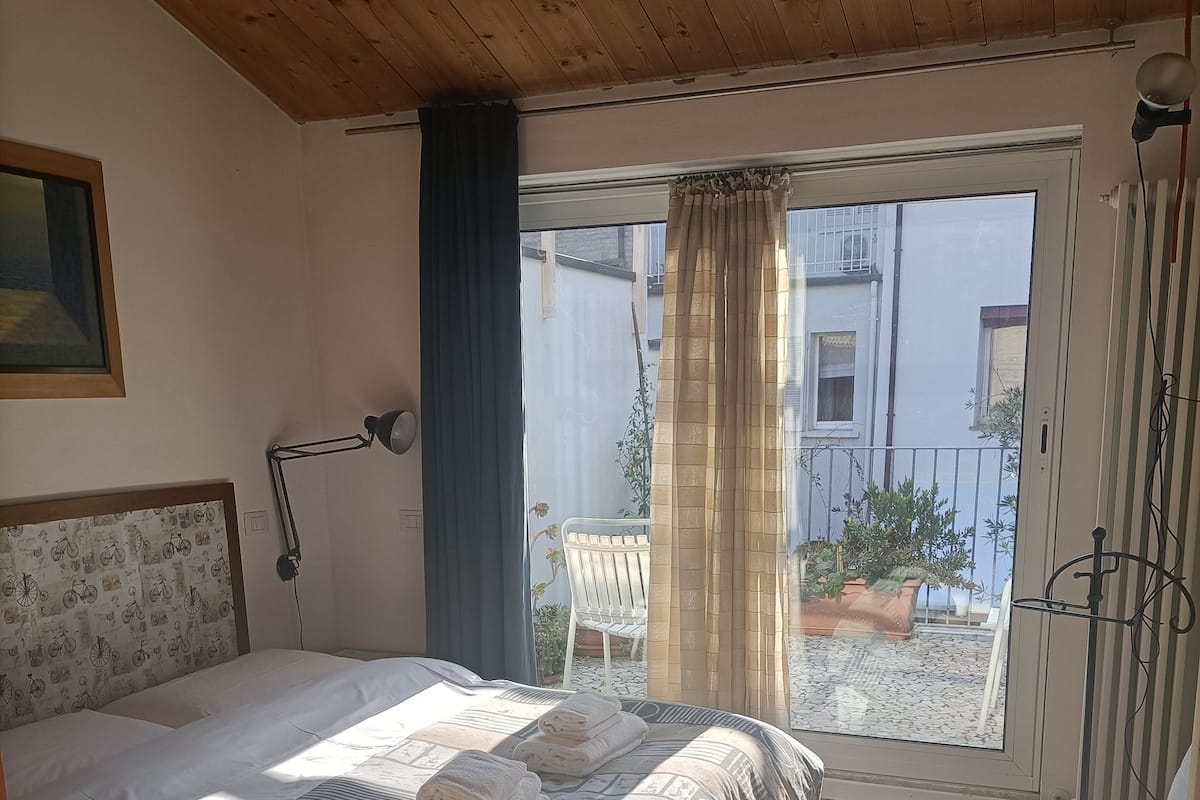 1 bedroom, desk, free WiFi