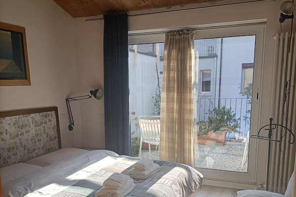 Comfort Duplex, 2 Bedrooms | Desk, free WiFi