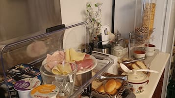 Free daily buffet breakfast