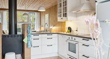 "Rubi" - 250m from the sea by Interhome