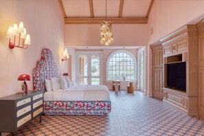 11 chambres, bureau, fer et planche à repasser, lit de bébé portatif