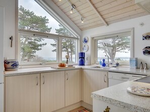 Kühlschrank, Ofen, Geschirrspüler, Kochgeschirr/Geschirr/Besteck