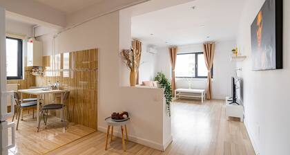 Spacious 1BR Apartment, 15 min from the City Center