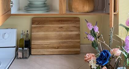 Clean safe private bedroom, comfy bed, keyless entry, no stairs, on bus routes