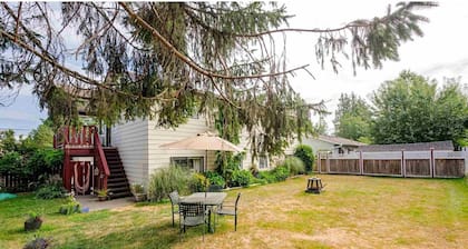 Warm, clean master bedroom, keyless entry, quiet, secure, full kitchen & bath