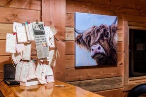 Premium bedding, blackout drapes, soundproofing, iron/ironing board - Silverwood Luxury Lodge Resort (Perth)