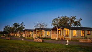 Unclassified image, 3 of 107, button - Silverwood Luxury Lodge Resort (Perth)