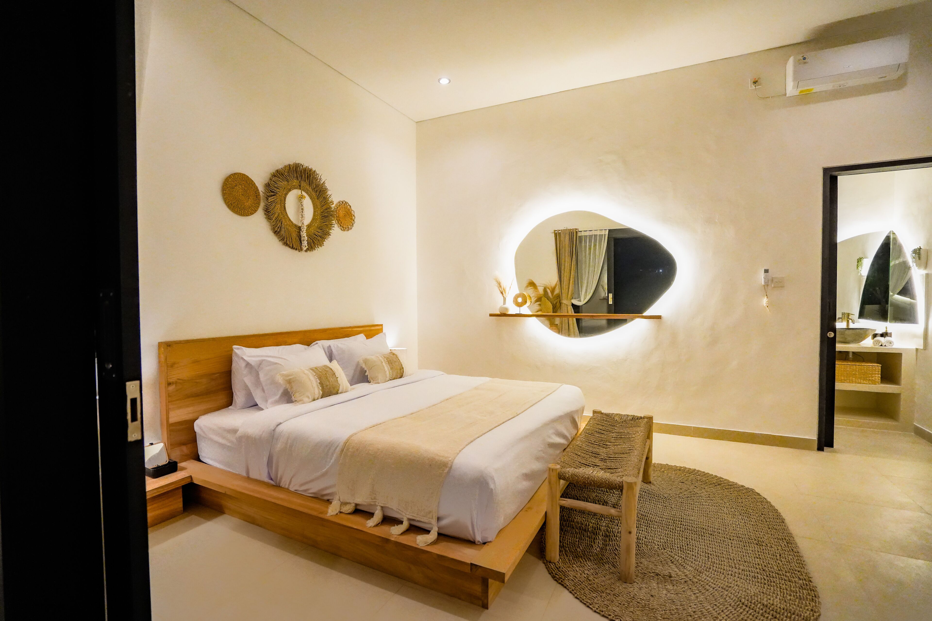 4 bedrooms, desk, iron/ironing board, travel crib