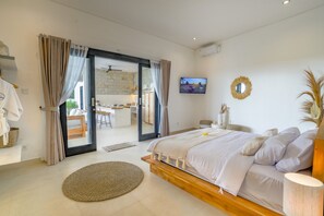 4 bedrooms, in-room safe, iron/ironing board, travel cot