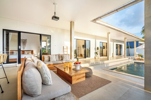 Santorini Sunset Elegant 4BR Large Pool, Cinema, Rice views