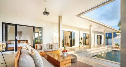 Santorini Sunset Elegant 4BR Large Pool, Cinema, Rice views
