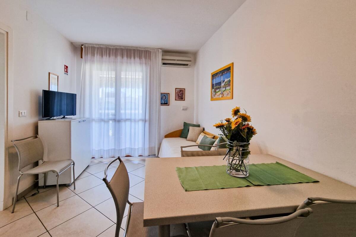 Apartment, 1 Bedroom, Balcony, Ocean View | Living room