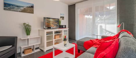 TV, DVD player, books, stereo