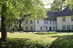 Exterior - Gemütliche Geräumige Ferienwohnung Direkt am Königssee in Küstennähe (Zetel)