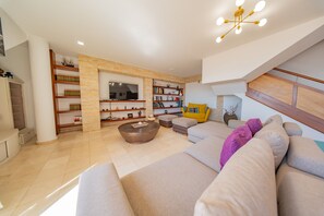 TV, books - Sky & Sea The House by the Beach (Candelaria)