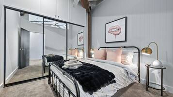 3 bedrooms, desk, iron/ironing board, travel cot