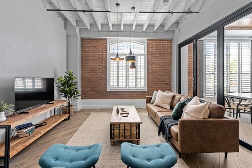 Luxurious Woolstore Living! ~Teneriffe