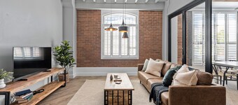 Luxurious Woolstore Living! ~Teneriffe