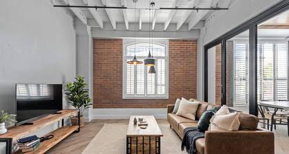 Luxurious Woolstore Living! ~Teneriffe