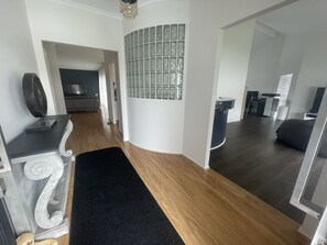 Interior - Central Gold Coast (Clear Island Waters)