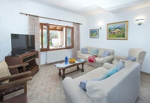 TV, DVD player, ping pong - VILLA GUILLERMO - RUSTIC STAY (Pollensa)