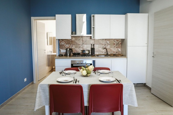 Apartemen Comfort | Dapur pribadi | Lemari es besar, ketel listrik, dan peralatan masak/sendok-piring