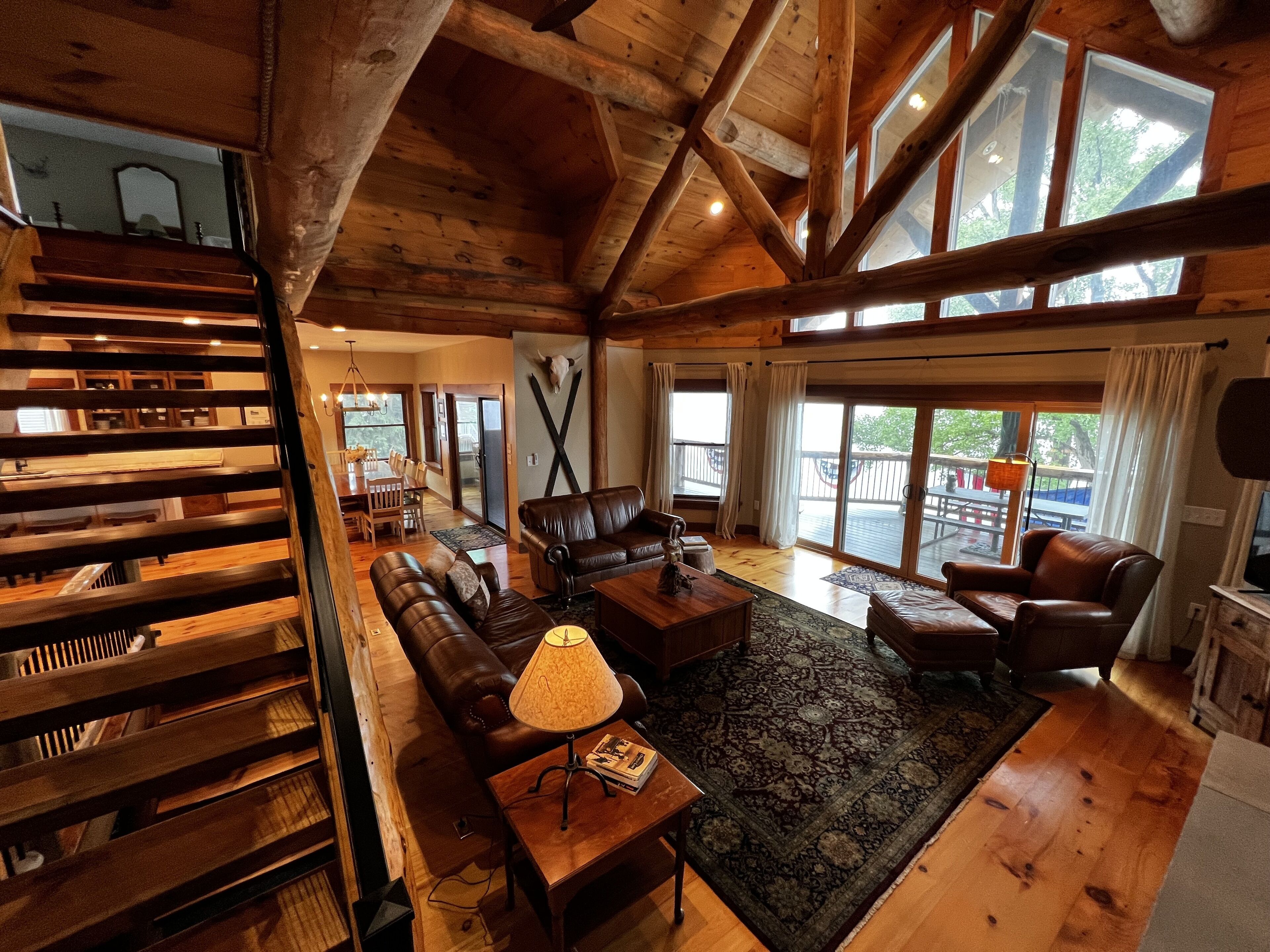 Smart TV, fireplace, DVD player, ping pong