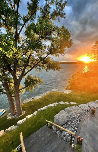 The Lake House on Otisco Lake, stunning family getaway