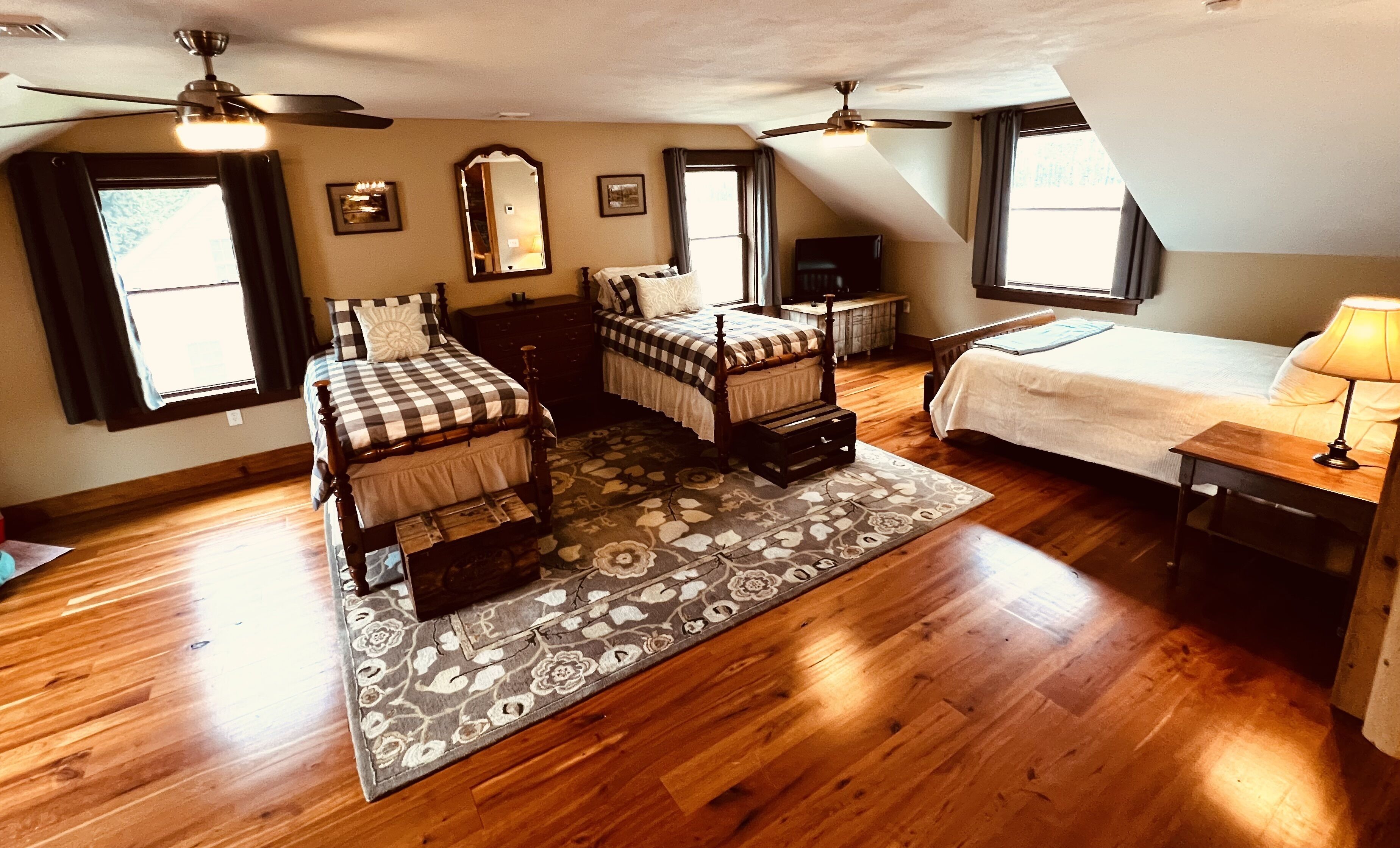 5 Schlafzimmer, Schreibtisch, Bügeleisen/Bügelbrett, Reisekinderbett