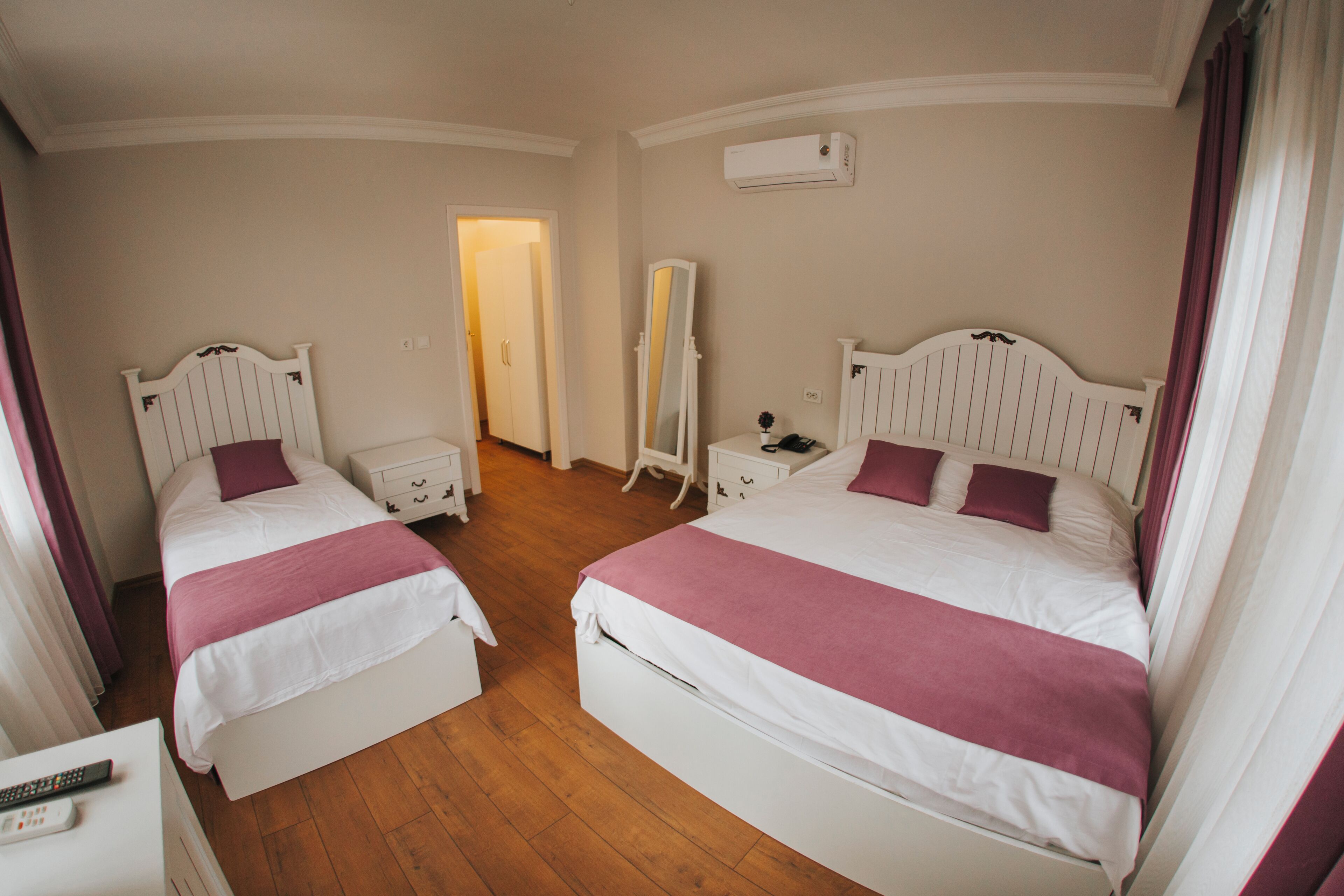 Minibar, free WiFi, bed sheets