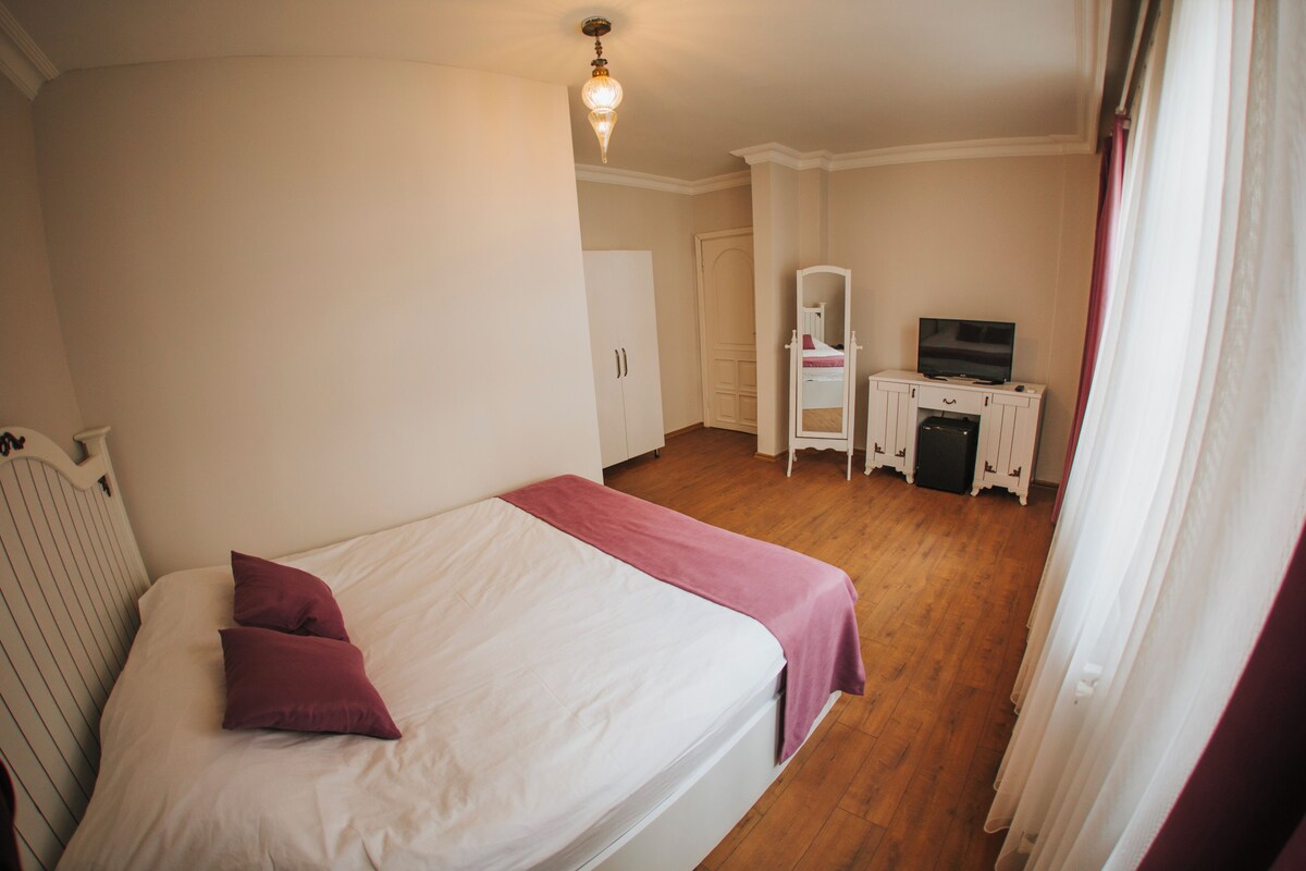 Minibar, wifi gratis y ropa de cama 