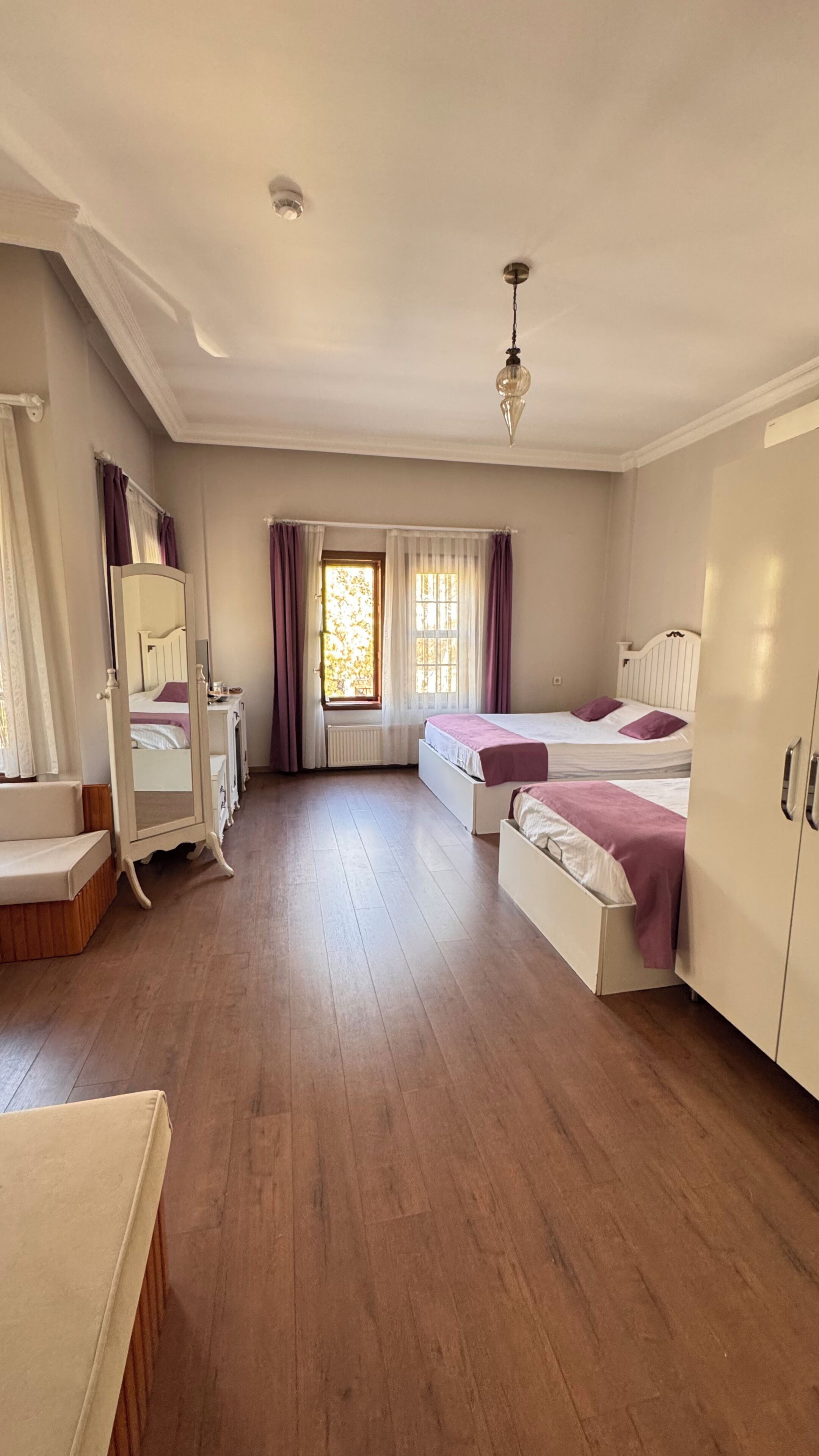 Minibar, wifi gratis y ropa de cama 