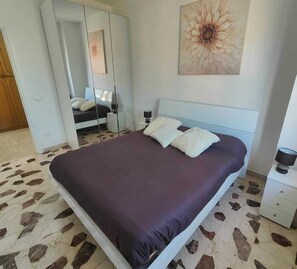3 quartos, Wi-Fi de cortesia, roupa de cama